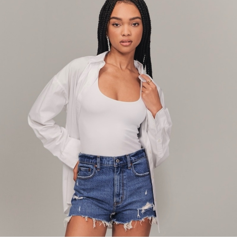Abercrombie & Fitch the mom short high rise curve love